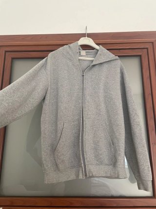 Chaqueta de chándal gris con cremallera