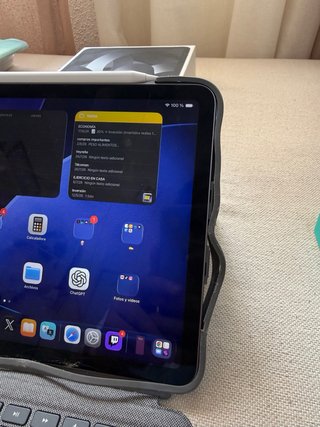iPad Air 2022 Space Gray + Logitech Combo Touch
