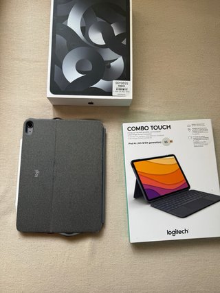 iPad Air 2022 Space Gray + Logitech Combo Touch