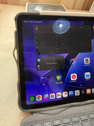 iPad Air 2022 Space Gray + Logitech Combo Touch