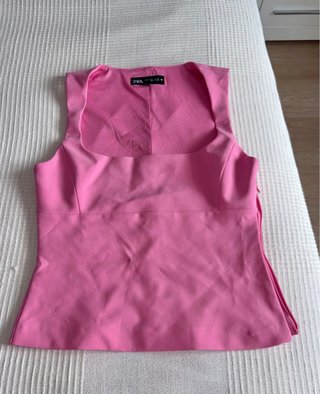 Top rosa Zara escote cuadrado sin mangas