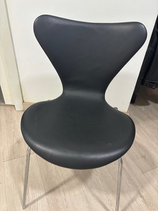 Silla de diseño negra