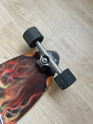 Skate Longboard con Diseño Calavera y Llamas