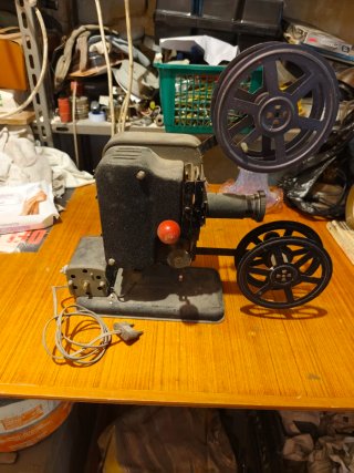 Proiettore cinematografico antico