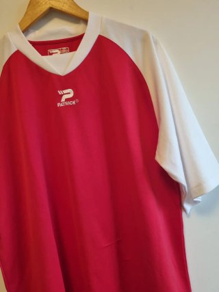 Camiseta deportiva Patrick roja y blanca