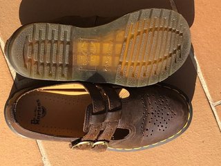 Zapatos Dr. Martens Marrones T-Strap Hebilla
