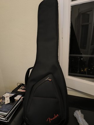Bajo Harley Benton 5 cuerdas activo + Funda Fender