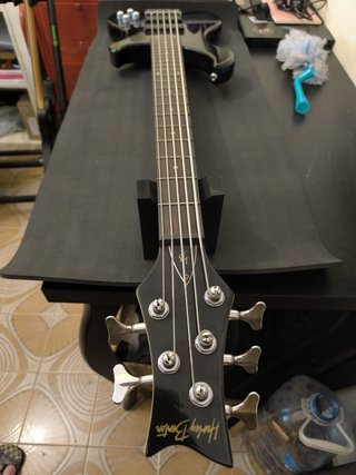 Bajo Harley Benton 5 cuerdas activo + Funda Fender