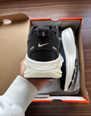 Zapatillas Nike Vomero 18 Talla 43