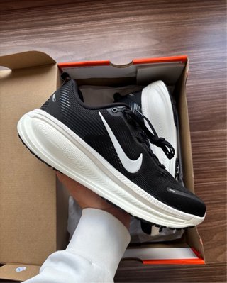 Zapatillas Nike Vomero 18 Talla 43