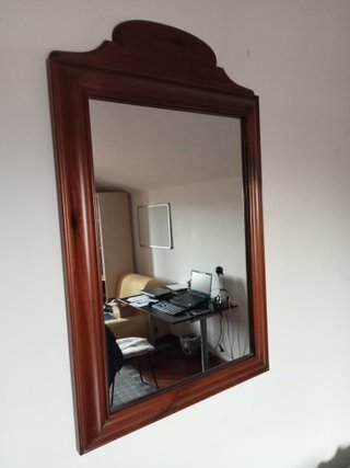Specchio in legno massello sagomato da parete