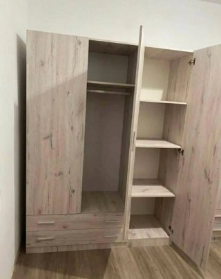 Armario  blanco de 3 puertas