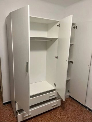 Armario  blanco de 3 puertas