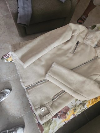 Abrigo Stradivarius piel vuelta y forro pelo