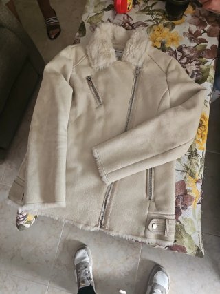 Abrigo Stradivarius piel vuelta y forro pelo