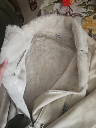 Abrigo Stradivarius piel vuelta y forro pelo