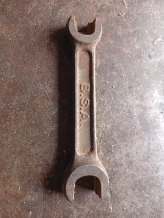 Llave BSA antigua moto