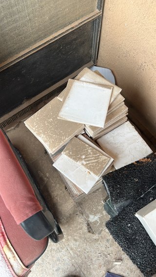 Se regalan azulejos blancos