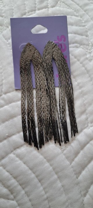 Pendientes Claire's plateados y negros