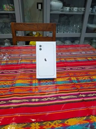 Caja iPhone 11 blanco