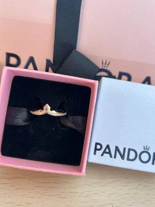 Anillo Wishbone Pavé con Corazón Pandora