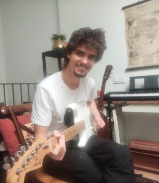 Clases de guitarra eléctrica y acústica Sabadell