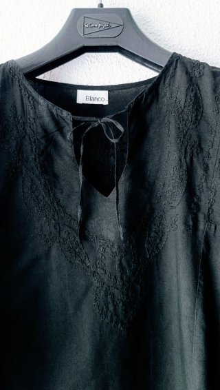 Blusa para baturra Negra Bordada TALLA S