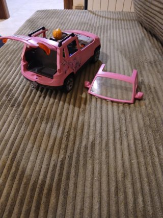 Coche Playmobil rosa con figuras