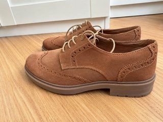 Zapatos Oxford Brogue de Ante Marrón