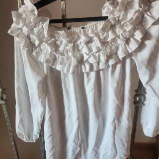 Blusa Blanca con Volantes