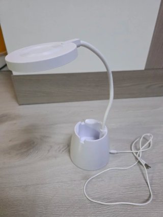 Lámpara de escritorio blanca