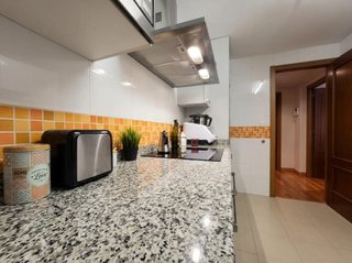 Piso de 4 hab. como nuevo para entrar a vivir gara