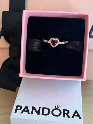 Anillo Pandora Corazón rubí con Halo