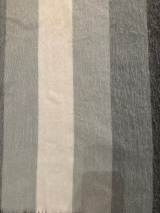 Chal de alpaca gris y blanco