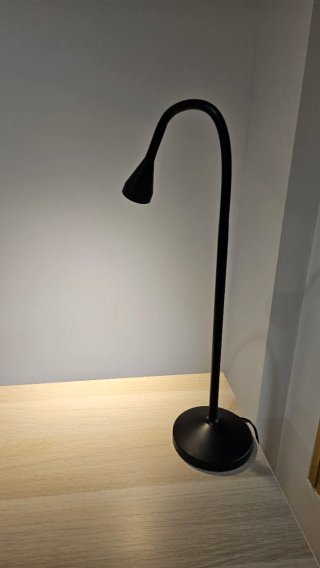 Lámpara de escritorio IKEA negra