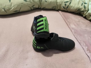 Botas de fútbol Kipsta césped, talla 28-30