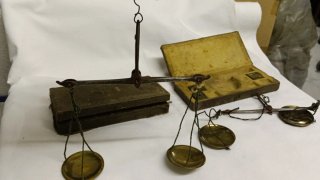 Set de 2 Balanzas de Precisión Antiguas