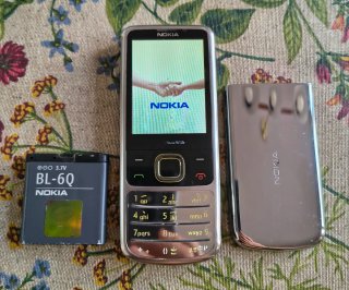 Nokia 6700 classic Plata