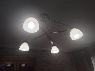 Lámpara de salón de tulipas y acero