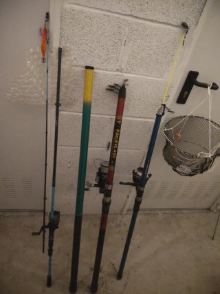 4 cañas de pesca + 3 carretes + nasa