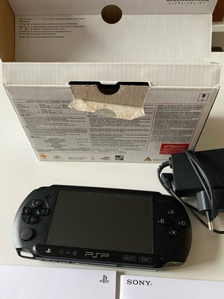 Sony PSP Street Negra con caja (No lee los UMD)