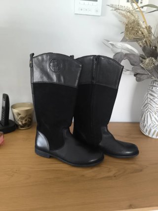 Botas altas de piel negras