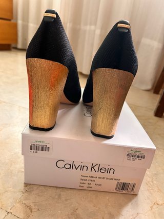 Zapatos de tacón Calvin Klein negros y dorados T40