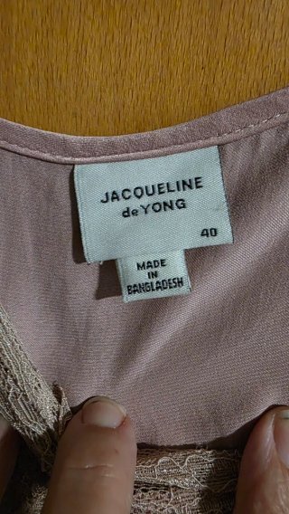 Blusa de tirantes rosa con encaje