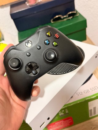 Xbox Series S + 2 Mandos + Cargador