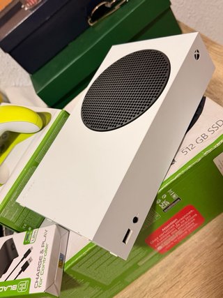 Xbox Series S + 2 Mandos + Cargador