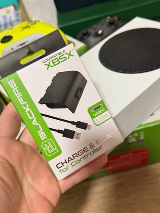 Xbox Series S + 2 Mandos + Cargador