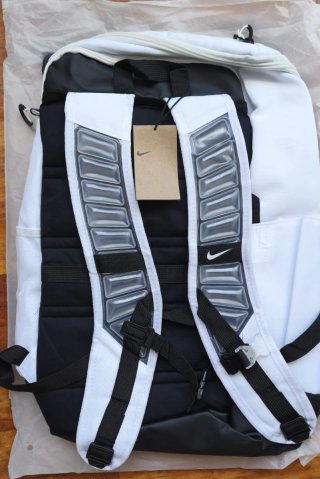 Mochila Nike Elite Negra y Blanca