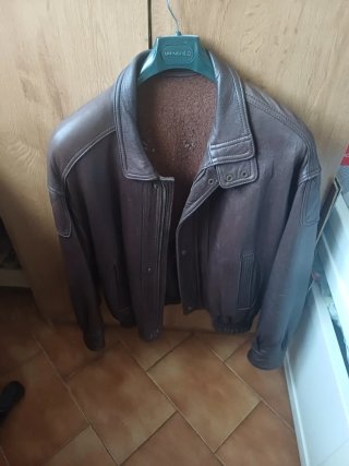 Cazadora de cuero marrón estilo vintage