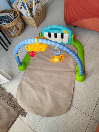 Gimnasio para bebé con piano Fisher Price